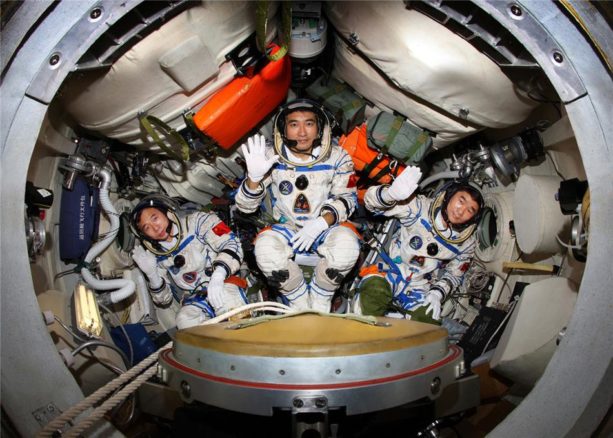 Départ de l'équipage du Shenzhou VII